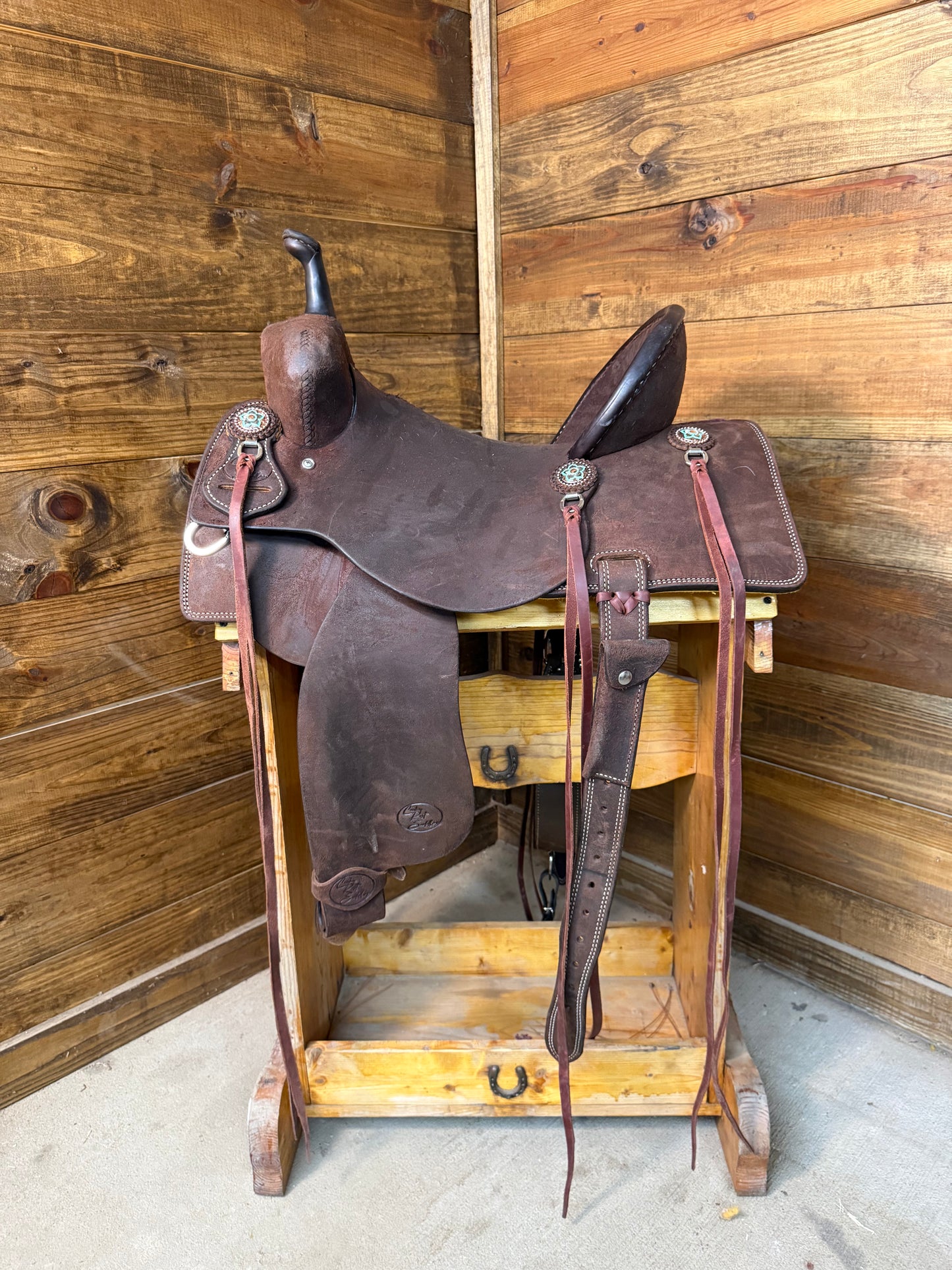 (LIKE NEW) Cowboy Rust Tack- 15"