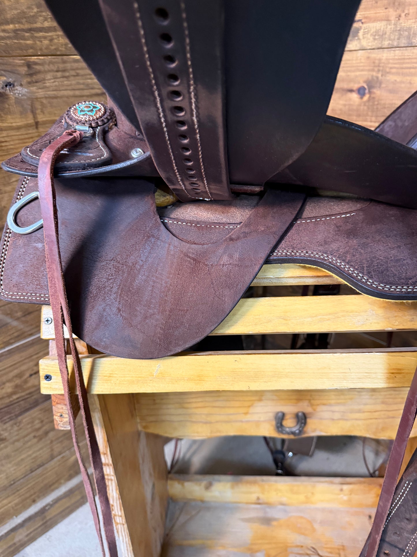 (LIKE NEW) Cowboy Rust Tack- 15"