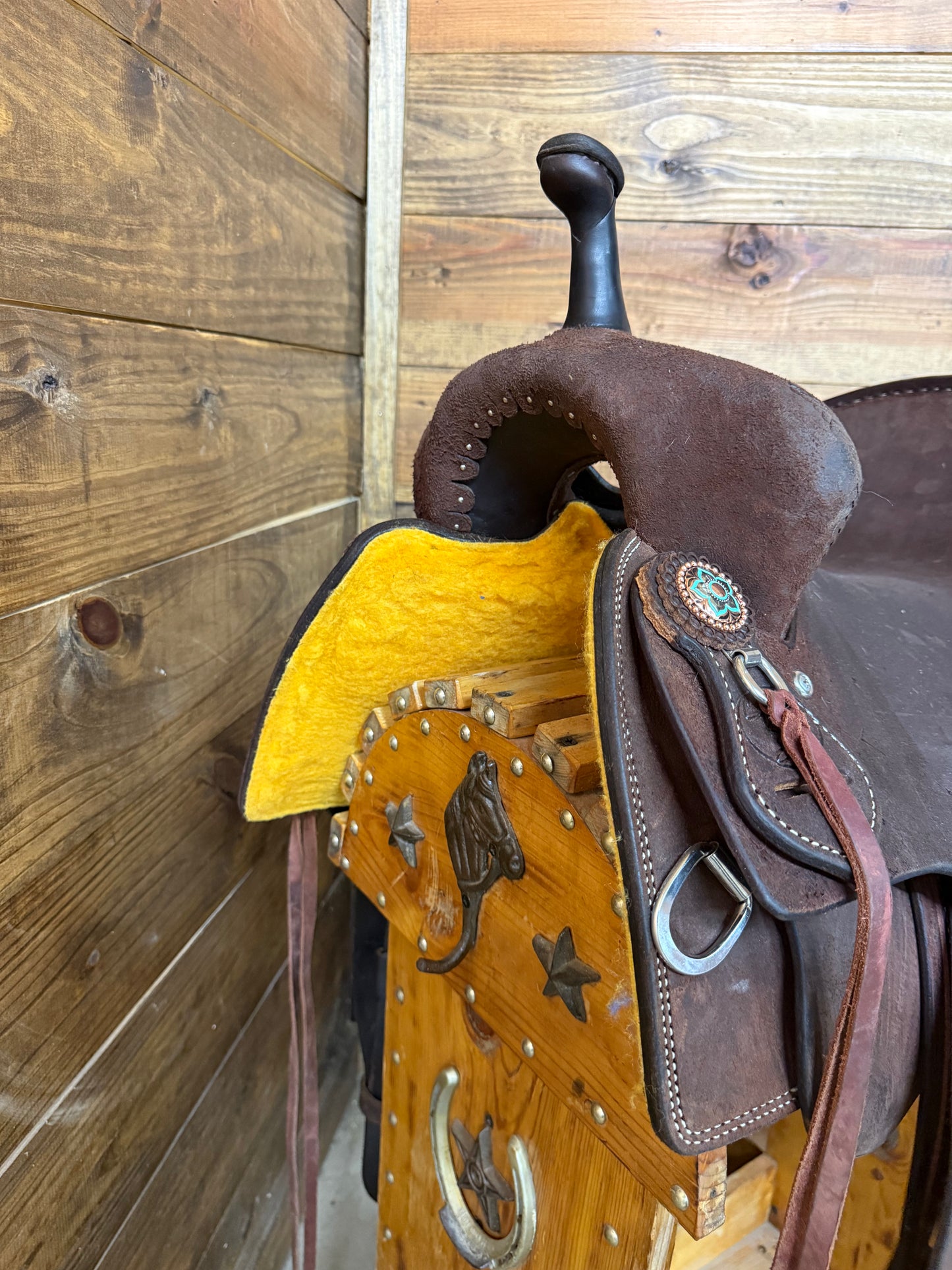 (LIKE NEW) Cowboy Rust Tack- 15"