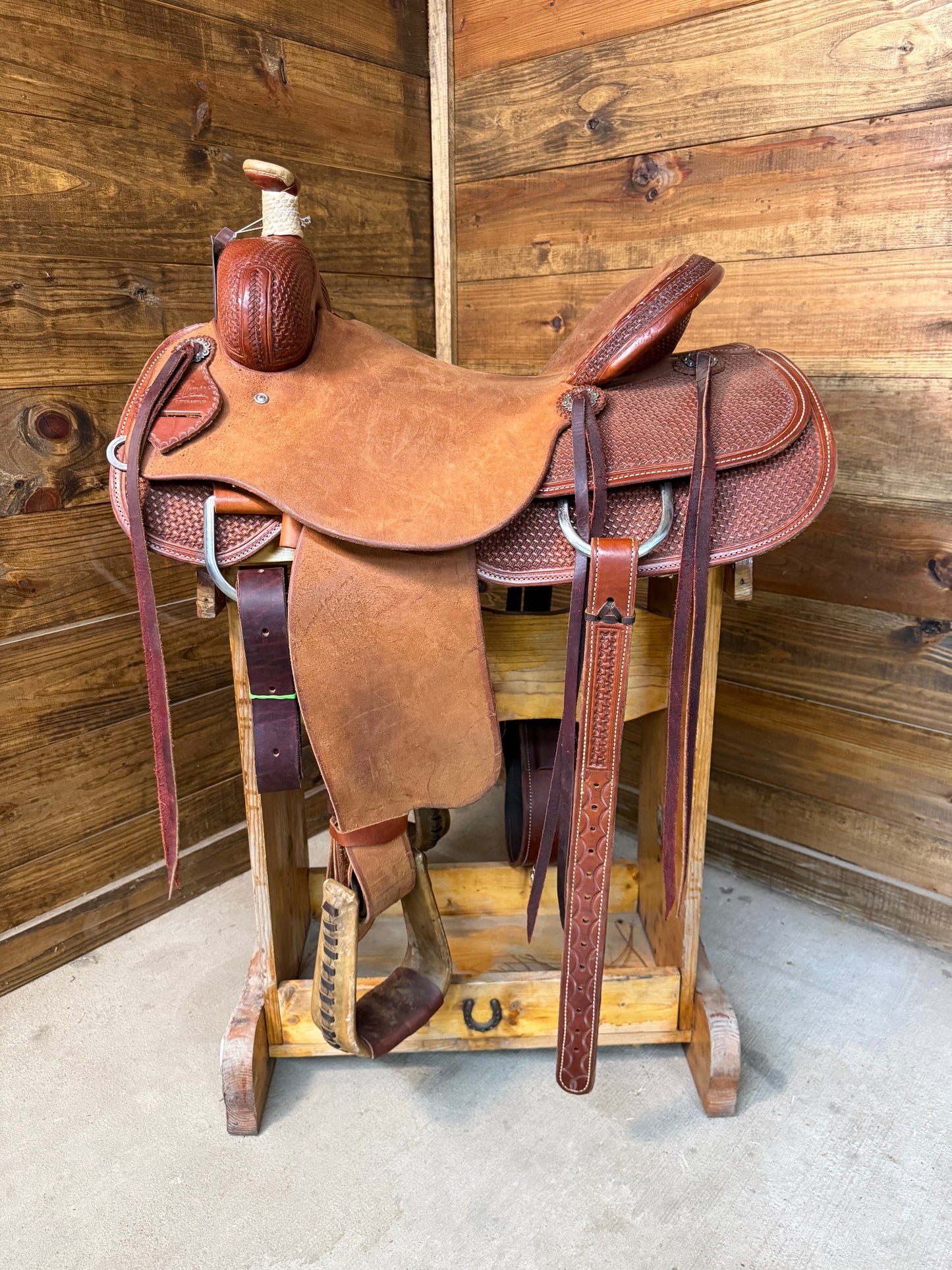 (LIKE NEW) Scott Thomas- 16"