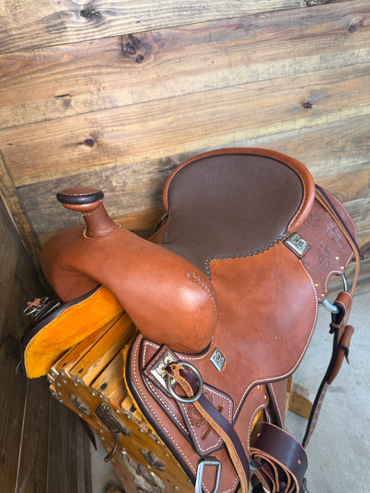 Slaton Spinal Relief Cowhorse- 15.5"