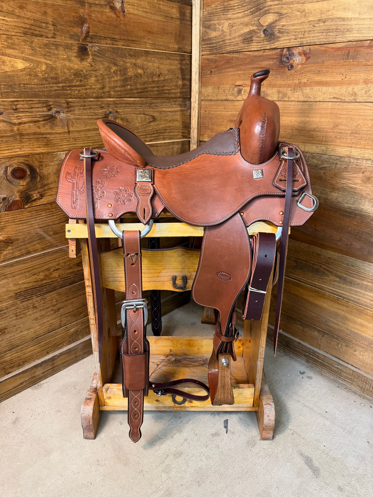 Slaton Spinal Relief Cowhorse- 15.5"